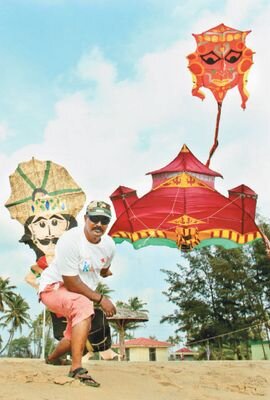 Kitefullyyours's profile picture. kite builder, kite trainer, international kiter and kite festival organizer