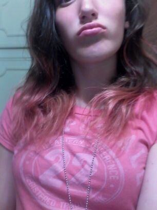 pinkksparkles_'s profile picture. 14 going on 15 
softball
freshman 
 crazy wild child 
country born and raised 
 photography 
video games