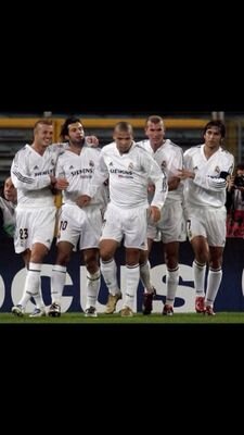 عضو رسمي في مدرسه عشق ريال مدريد. رافعا راسي كاحد المنتمين للكيان .محب وعاشق ومتيم بحب مدريد