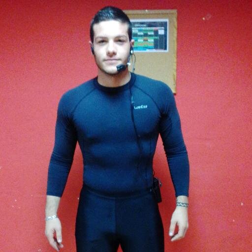 Monitor de gimnasio, amante del deporte y de la música.