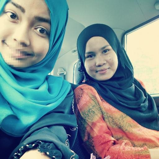 I'm a simple person who hides a thousand feelings behind the happiest smile :')