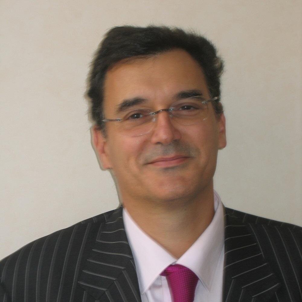 Entrepreneur, amoureux de la vie, de l'Europe, du vin. Directeur d'un gros centre de profit (1000 personnes) chez @gfiinformatique dans le Sud Ouest