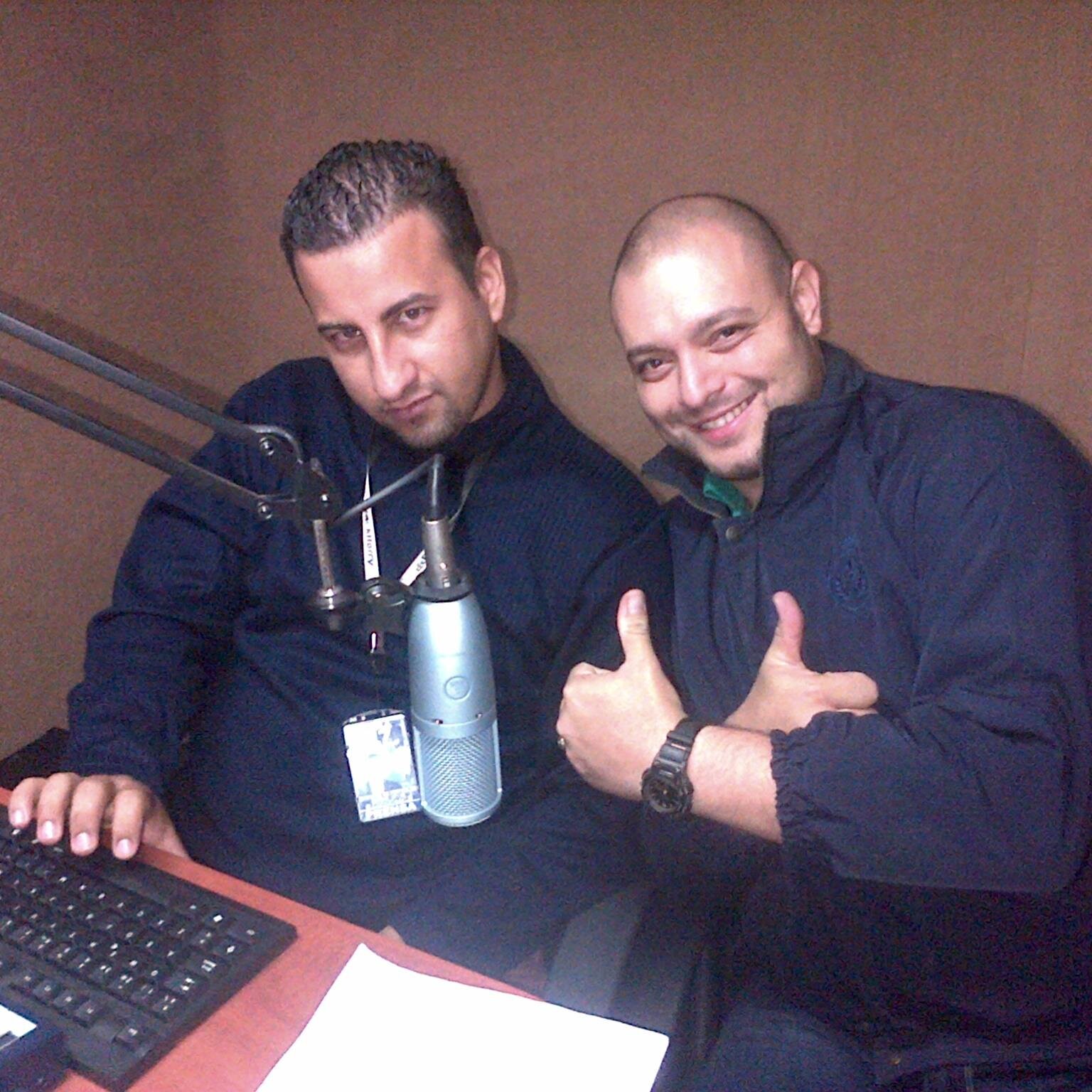 Programa radial de humor, noticias, variedades y publicidad.