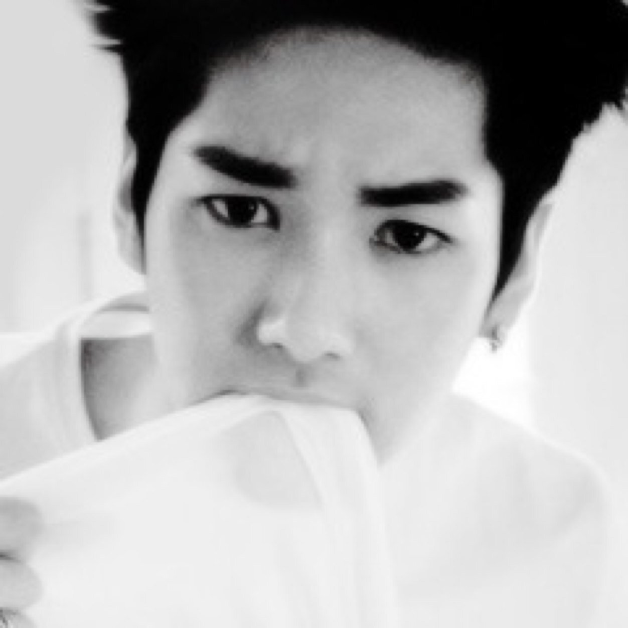 Aron Kwak, il più figo e modesto dei NU'EST! @kim_bjoo compagno di fuga~ @kimleaderJR è il migliore (dopo di me)→ jps {sono il vecchio @_kwakaron93}