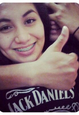 Recuerda su infancia cuando empezo de ayudante cuidando alos grandes traficantes... Enamorado de alguien, que es mi todo ..18|04|14♥