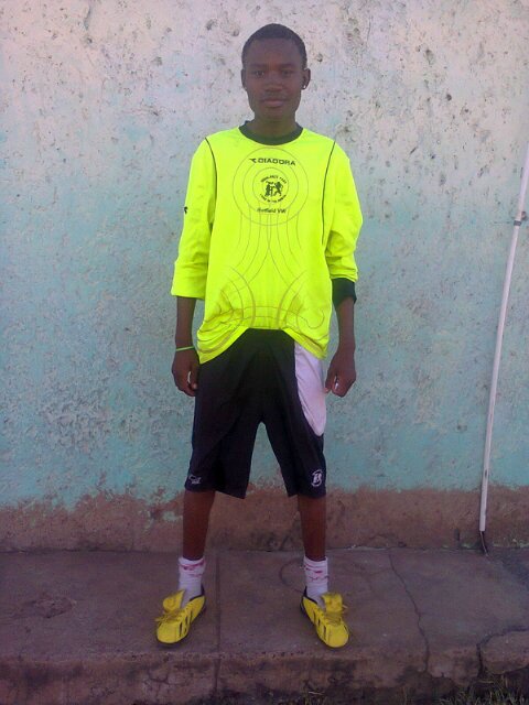Am thato phele n am boy 20year old,I like to watch football,