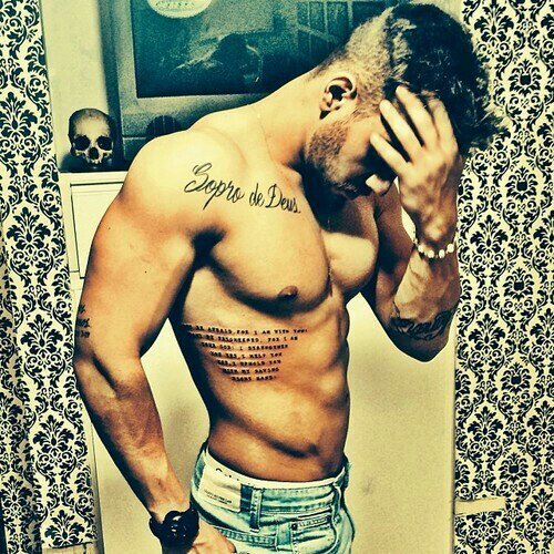 aqui las mejores fotos de tios buenos si te gustan sigueme