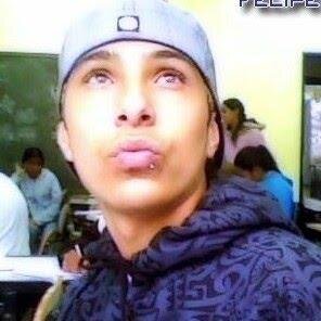 O que tem por trás desse sorriso, que me deixa fissurado em você? é um misto de desejo e vício ♪ Eu Te Amo @tthaym_