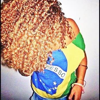 Follow me *-*
Enquanto você for o que os outros querem que você seja, você não será ninguém.