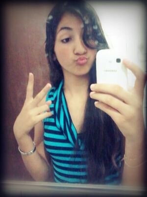 Cause I don't wanna lose you now
I'm lookin' right at the other half of me
The vacancy that sat in my heart
Is a space that now you hold ツ