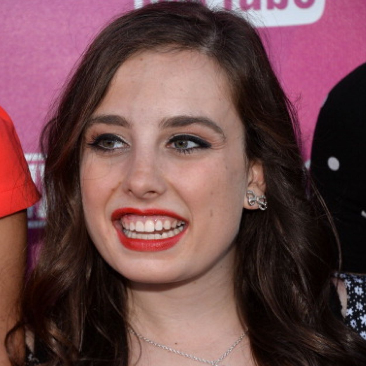 I got 4/7 following i loooooooooove cimorelli just need 3 more cimorellis to follow me then im all fine IM GOING TO THE DIGI FEST on 6/7/14