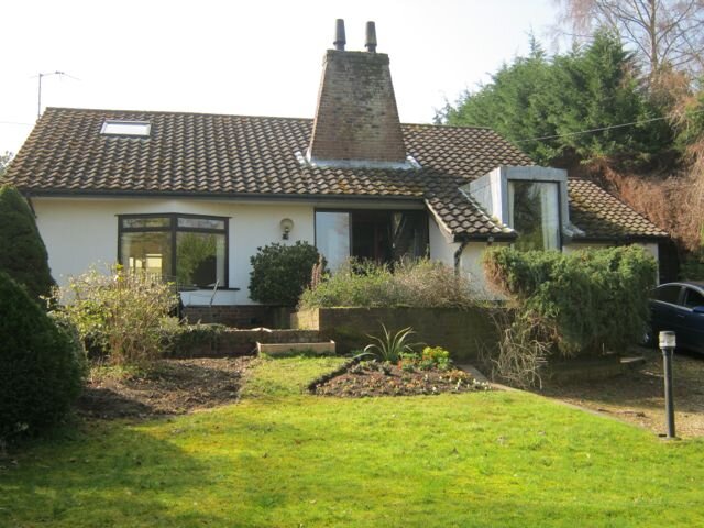 An amazing Norfolk Broads Holiday Home, sleeps 10, hidden in Woodsend Bramerton, just south of Norwich with its own Day Boat, Hot Tub & Games Room.01263 805053