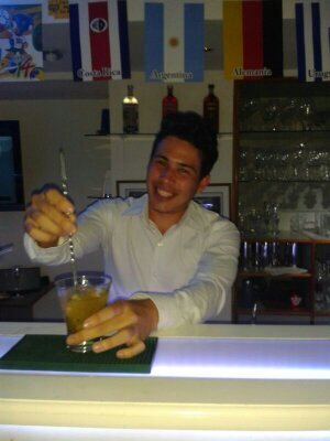 Venezolano TSU en Tecnología Eléctrica Universidad Simón Bolívar.. Bartender profesional academia BartenderOn