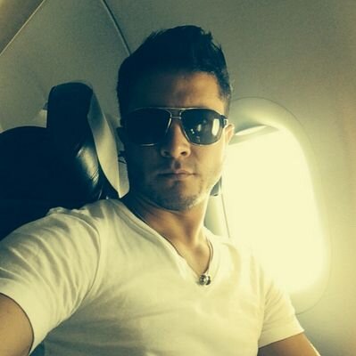 Lic. En Comunicación Social, 3er año de Ingeniería en Administración y Gestion Publica, ex participante de COMBATE, Animador de TV y amo mis Fans  ( ENAMORADO )