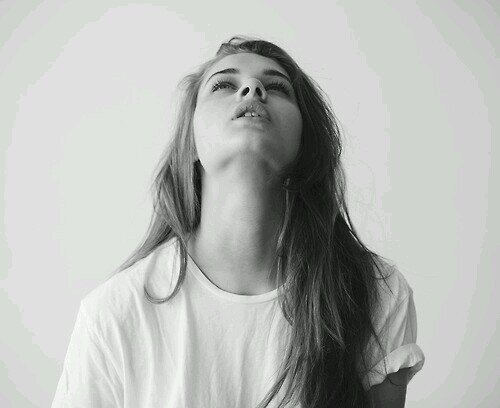 _brokenhopes's profile picture. •BYE•