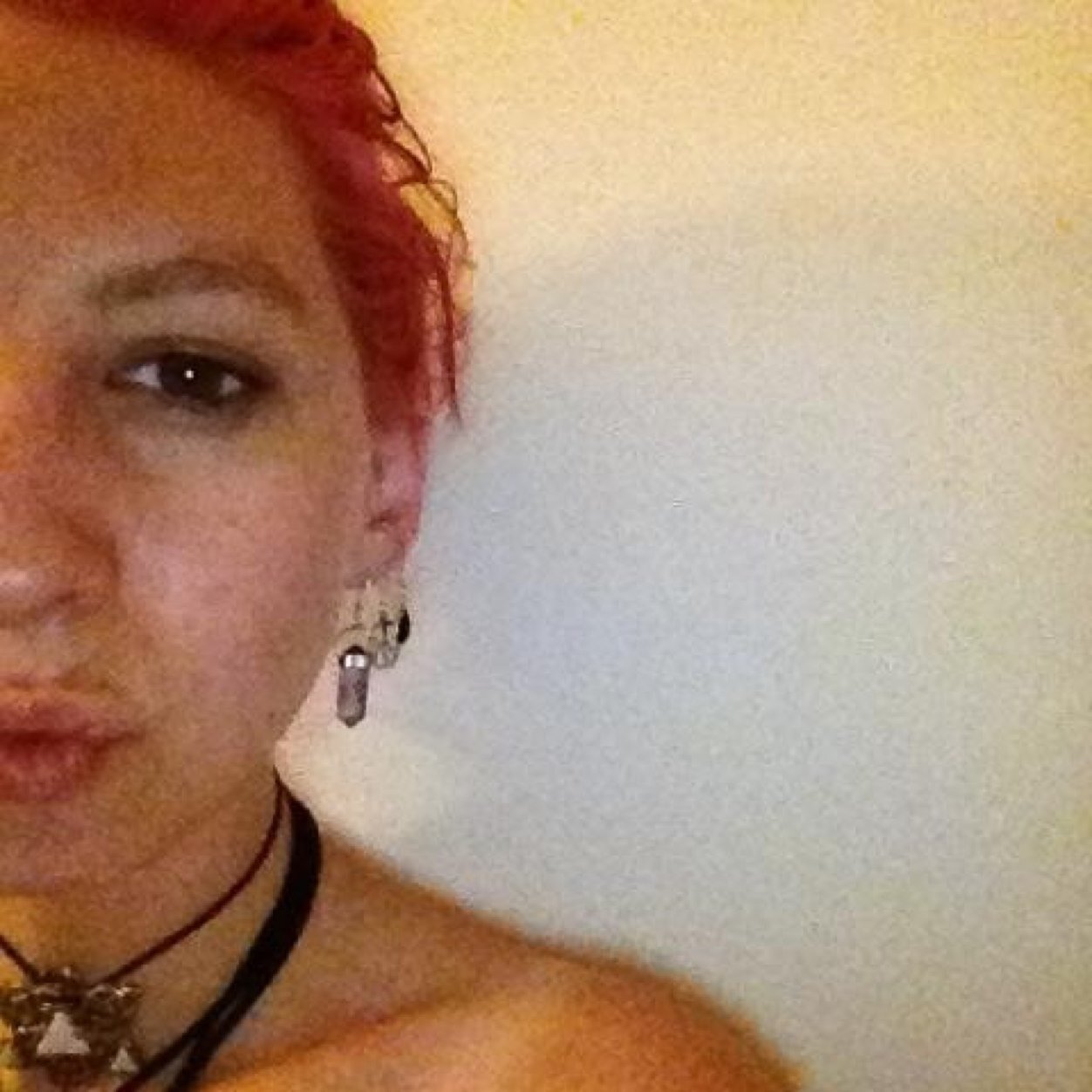 Da1sy_1r1s's profile picture. peace love happiness