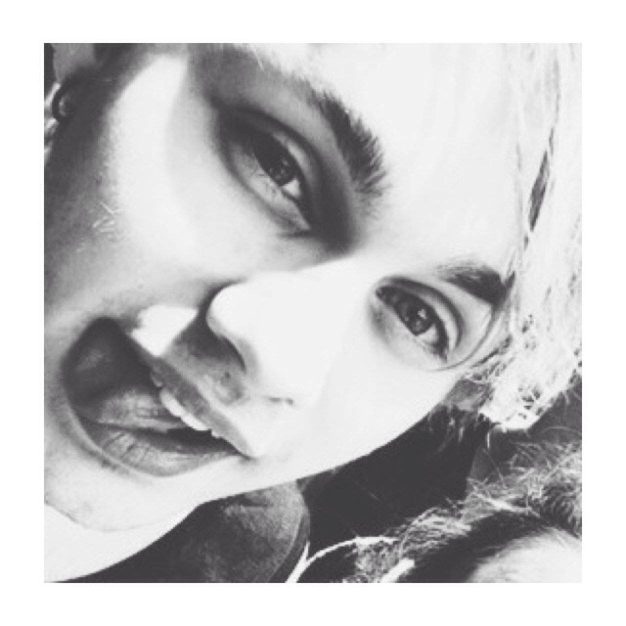 here's a free follow because you are just so damn cute, if you need to you can always dm me. I love you - @feggetwhoran