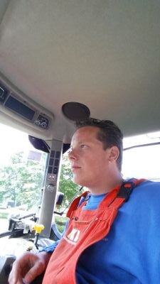 VanweerdenH's profile picture. karper visser