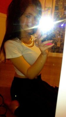 __rachaelj's profile picture. somewhere between psychotic and iconic.