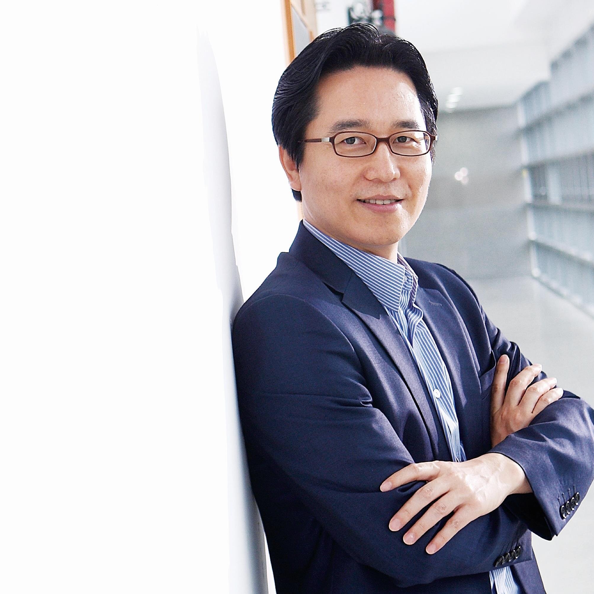 GuGeunHoe's profile picture. 옳은 교육! 오르는 교육!!                           오름교육연구소장 구근회 입니다. 오름교육연구소는 자기주도학습, 부모학교, 교원아카데미를 운영하는 대한민국 공교육 혁신의 메카입니다.
아이와 부모 모두 행복할 수 있는
대한민국의 행복교육을 위하여 화이팅!!