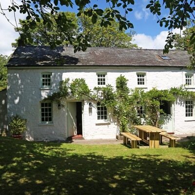 Tyn y coed is a luxury 3 bedroom holiday let sat in its own private mature woodland in the sleepy village of Pentrefelin (8 miles from Brecon)