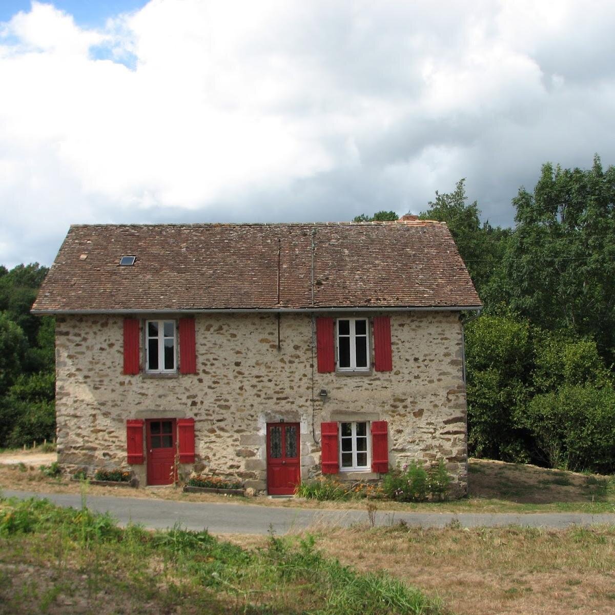 Gite au cœur du Parc Naturel Périgord-Limousin🌳
Self-catering holiday rental in the middle of a beautiful region. Pictures show what to see around.