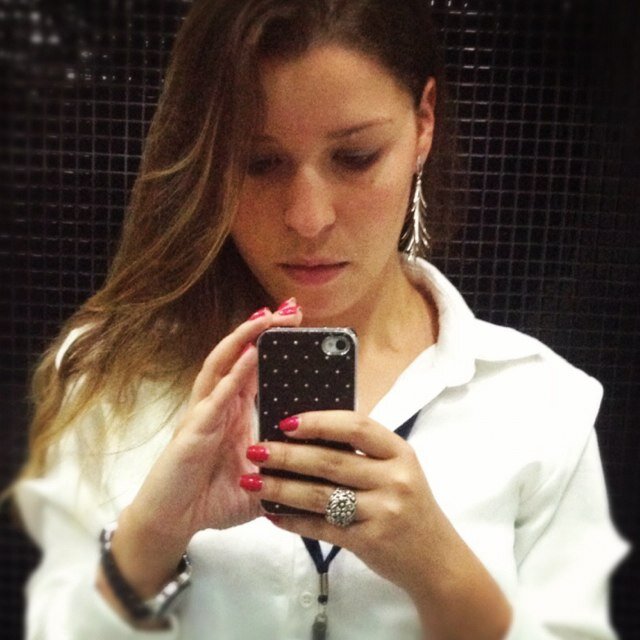 23 anos, Cordenadora de Eventos, na Agência, Cintia Narezzi Eventos Sociais e Corporativos. Feliz com a vida de Cada dia. Viva la vie