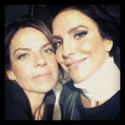 Twitter dedicados para  2 pessoas que sou muito fã  irmãs Lindas  Ivete e Cynthia 01/07/2014