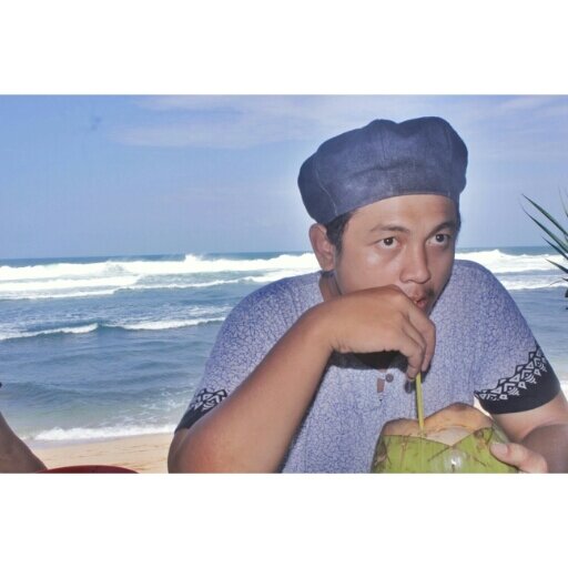 Dulfalah's profile picture. Modus terus gagal terus, Huftt | @Eskargots & @IceScreamDenim for life | OTW, S.Kom (Gak nyampek-nyampek)