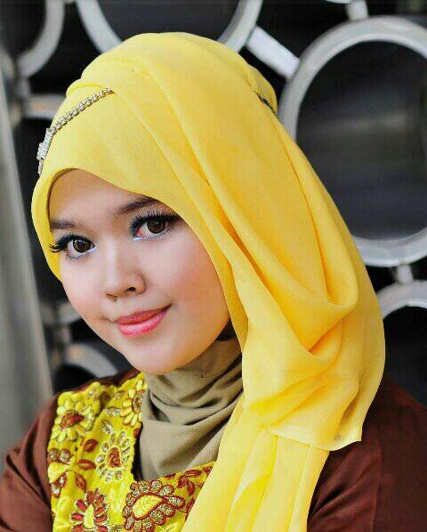 emah_rexa's profile picture. Model muslimah | @hijaberscomm , my path: huzaimah hamzanih