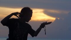 DMahardhik's profile picture. Hidup itu pendek.Seni itu panjang.