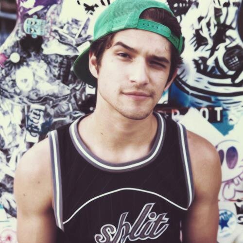 I can't believe you just mommed me. {AU, Semi-Literate, Gay.}