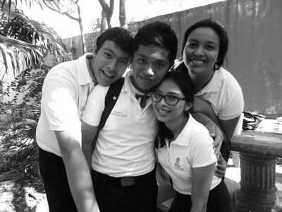 Amor, paz, cohetes, mi libro favorito, una linterna y miles de estrellas bajo mi cabeza♥
