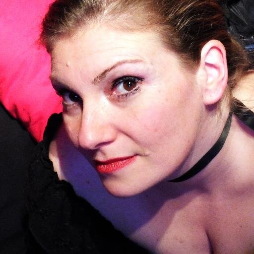 iprefertea's profile picture. ja, na und? Frau, Mutter, Veggie, Teilzeit-Pescetarierin, Furie, Bananenshake-Trinkerin, MTB-Fahrerin, meistens denkend, Meerliebhaberin, Halbgriechin, bdSm,...