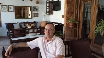 militante activo contra la hipocresía. Europeo por convicción y madrileño por accidente. Exclase media. Siempre trabajando es como soy feliz.