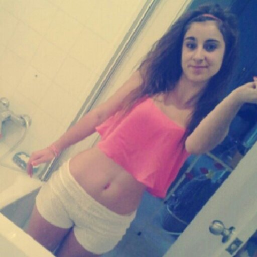 98. Por mui corto que sea el camino quien pisa fuerte deja huella♔. El que a mentiras ama, a mentiras muere.