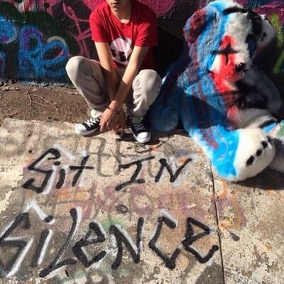 Twenty One Pilots Fan Page! |-/     Be apart of the clique by clicking that FOLLOW button!