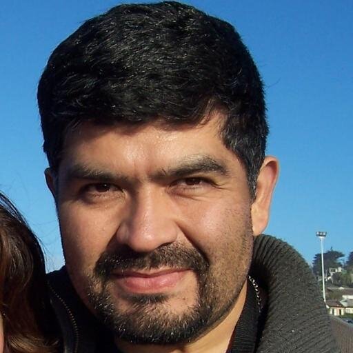 un poquito adicto al trabajo, y también a la tecnología, pero en realidad no tanto, sigo al que me sigue y más ...