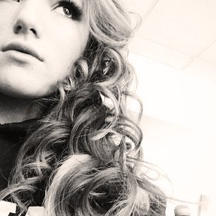 Bella Thorne here. Bisexual and looking