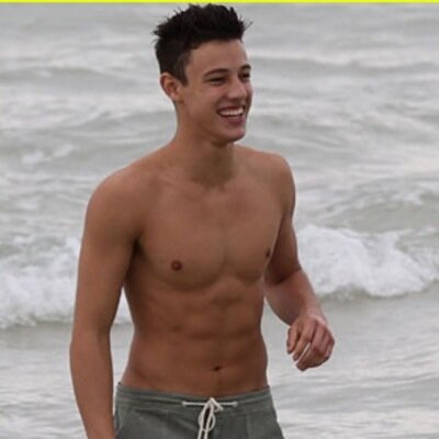 Camlolhi's profile picture. Hai i follow back :D