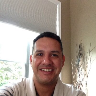 Alegre, trabajador, soñador, creo en la gente, me gusta leer libros, bailar de todo, reírme siempre Y Productor..!