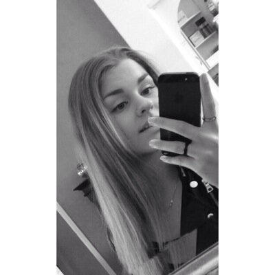 Insta; _moniiqueex