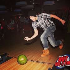 Vegas mahomies! Imagine bowling with your idol? It doesn't have to be just a dream, we can make it happen! #AustinComeBowlWithUsVegasMahomies