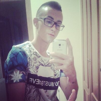 el tiempo que empleas en odiarme dedicalo mejor a intentar superarme.