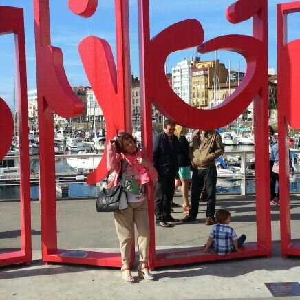 luciabres's profile picture. 