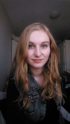' Meisje van 16 jaar (ik dus) zit op school en het is gewoon helemaal fout want ze wil helemaal niet naar school dus huh? '