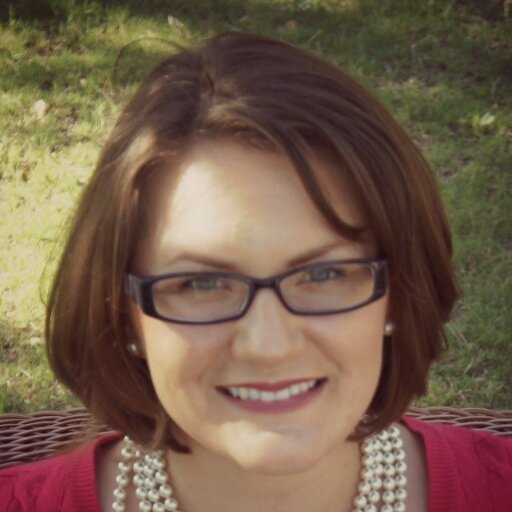 Romance writer who appreciates sass, grit, charm, & wit. And commas.