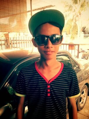 Saya Hanyalha Seseorang Yang Tak Penting Bagi Hidup Awak.
Sorry Dulu Pernah Lukakan Haty Awak.
Mintak Maaf Sayang.