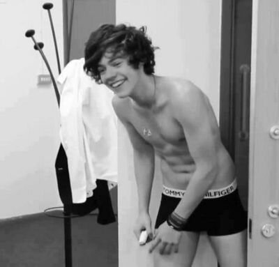 Hey,I'm Directioner  from Serbia :D... One Direction  ♥ Doktori ♥partizan