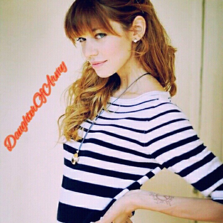 In this world, there's two enemies, The living and the dead. I know only one thing, Eugene can save us. Abraham's daughter. {RP|TWD|OC}